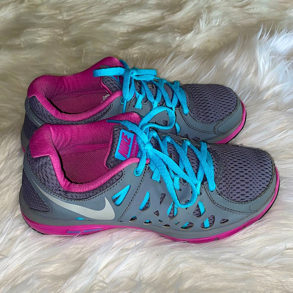 Nike women’s size 7.5 grey, pink, & blue shoes